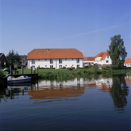 波罗比威尔克库洛酒店 3* Brobyværk